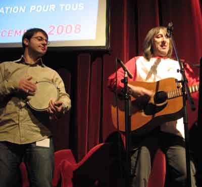 Patrick (guitare) et Domenico (djembé) Patrick (guitare) et Domenico (djembé)