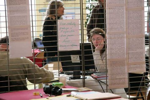 derrière les grilles derrière les grilles