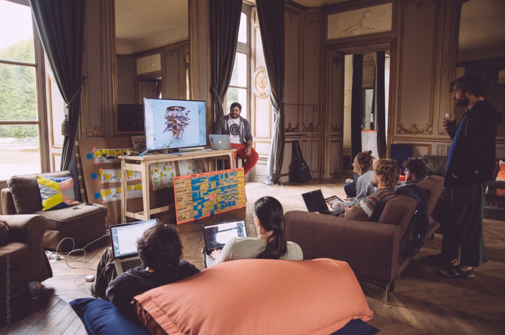 Cours de modélisation 3D avec Paul dans le lounge du grand château