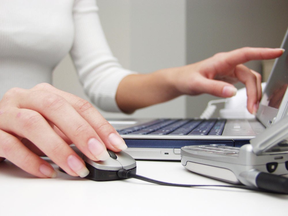 mains et clavier