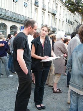 Les enquêteurs ont interrogé les spectateurs tout au long de la soirée événement.