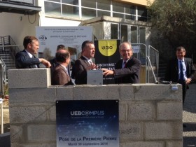 UEB C@ampus, pose de la première pierre à Brest. Tous les acteurs mobilisés pour cette infrastructure ouverte sur avenir.