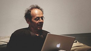 Bernard Stiegler par Joseph.paris — Wikimedia commons. Licence Creative Commons Attribution-Share Alike 3.0 via Wikimedia Commons