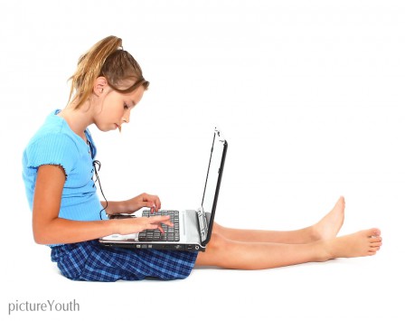 innocent_girl_on_laption_CC-BY-SA_picture_youth.jpg