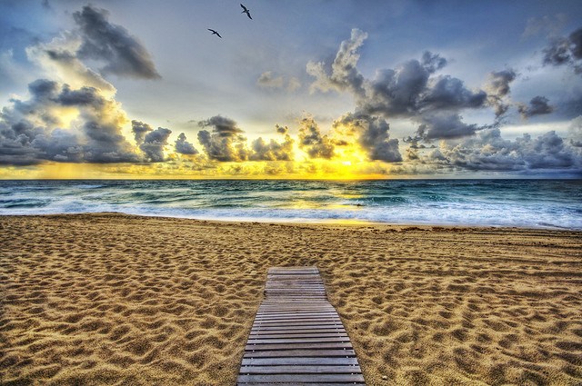 A Lonely Walk To The Ocean. Par Stuck In Customs. CC-BY-NC-SA. Source : Flickr.