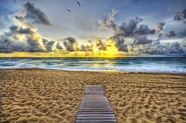 A Lonely Walk To The Ocean. Par Stuck In Customs. CC-BY-NC-SA. Source : Flickr. 