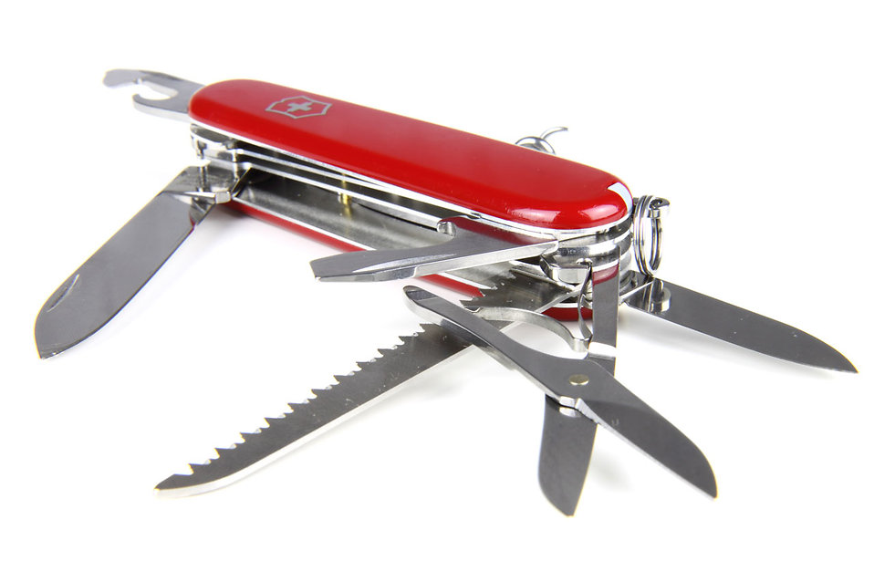 9182-a-swiss-army-knife-isolated-on-a-white-background-pv (1)